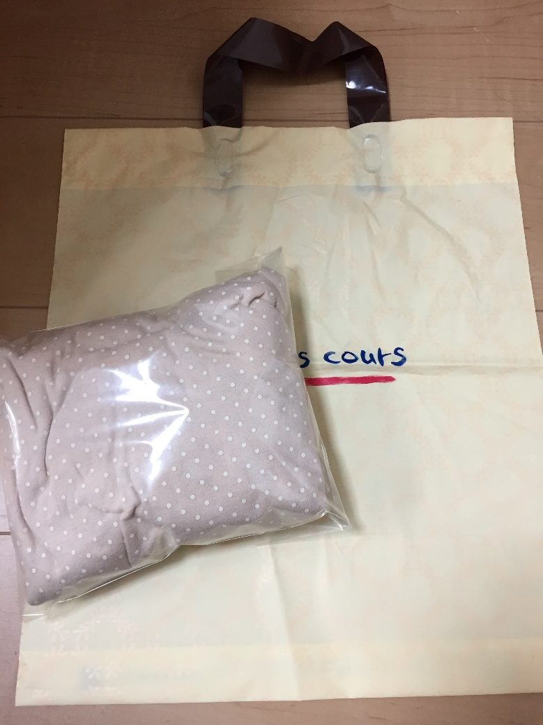 服を入れるビニール袋