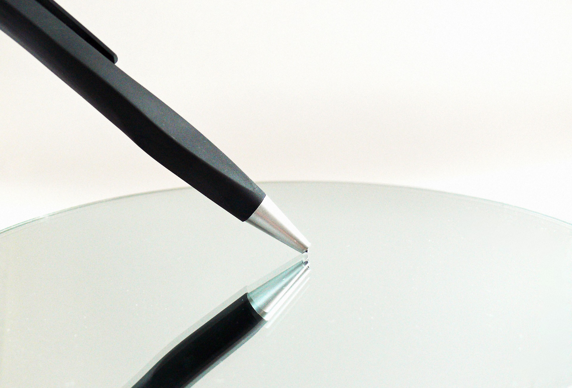 発送袋へ住所を直接ペンで書く