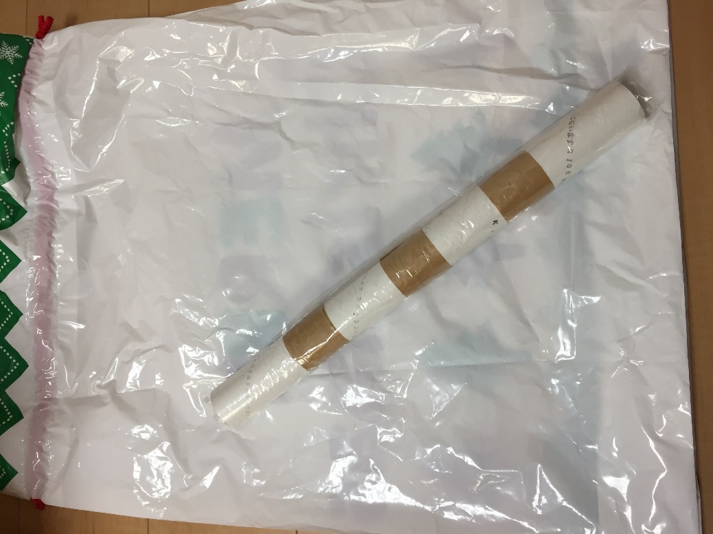 ポスターの筒状の入れ物