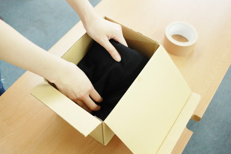 箱の包装作業