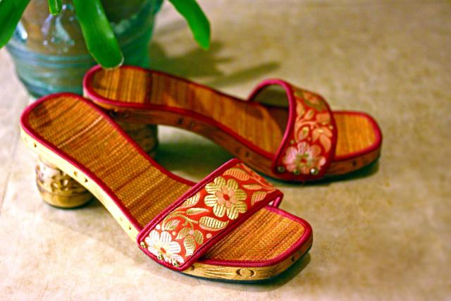 メルカリで木製サンダルを発送する方法